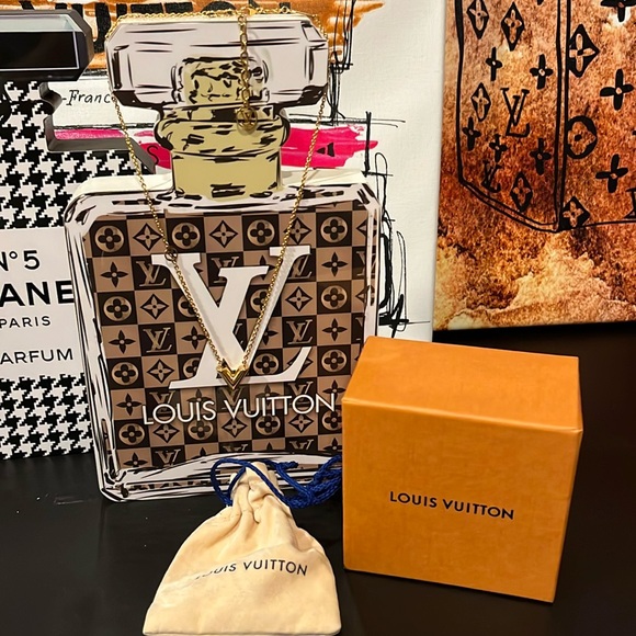 Louis Vuitton Gold V Necklace w/ bag & box - Picture 2 of 4